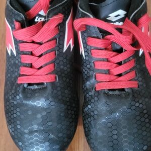 Lotto Black And Red Soccer Cleats 1.5